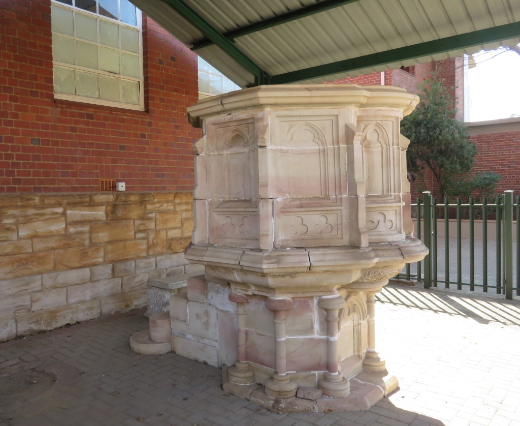 Heidelberg NG church pulpit